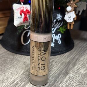 🫟5 for $25🫟 Revolution Conceal & Glow Illuminating F2 Foundation